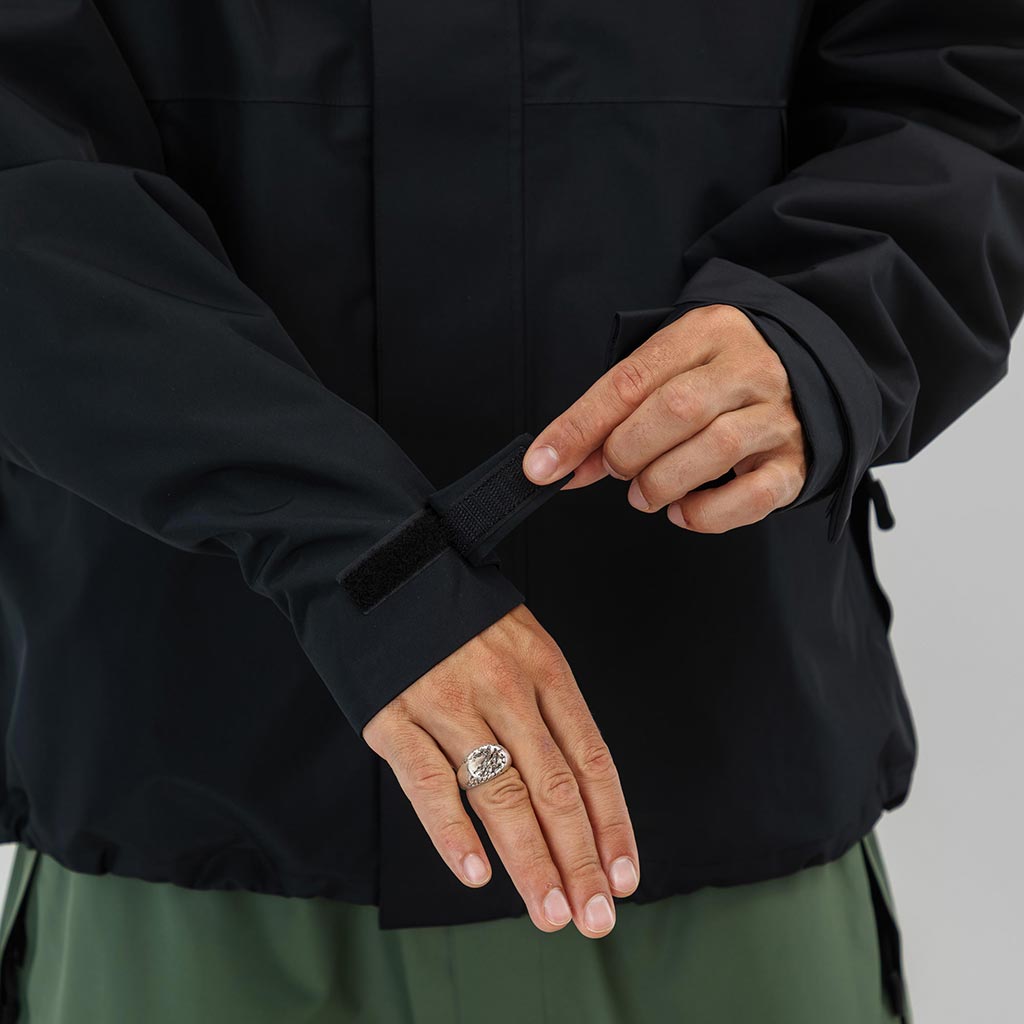 Beyond Medals 2026 The Jacket 2L - Black